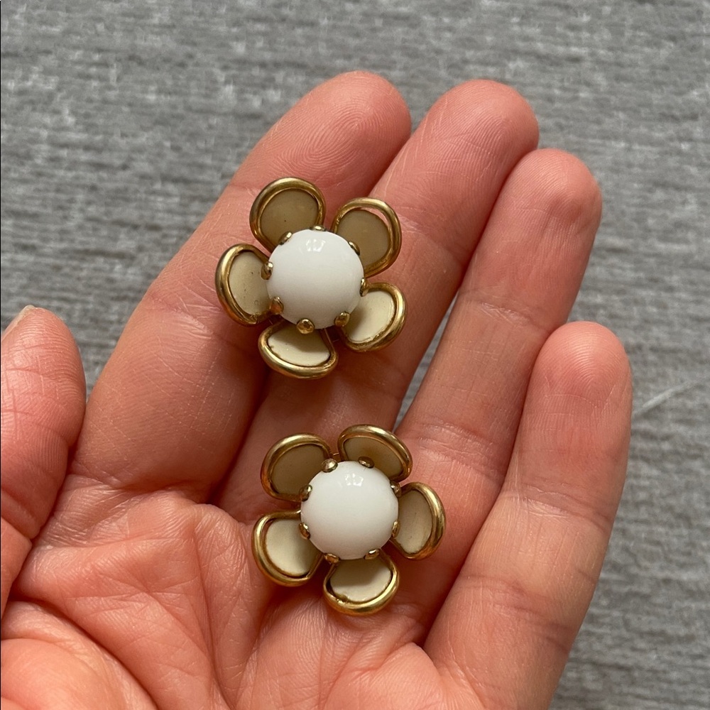 Vintage 1960s Floral Earrings: Gold Tone White Lucite Flower Screw Backs